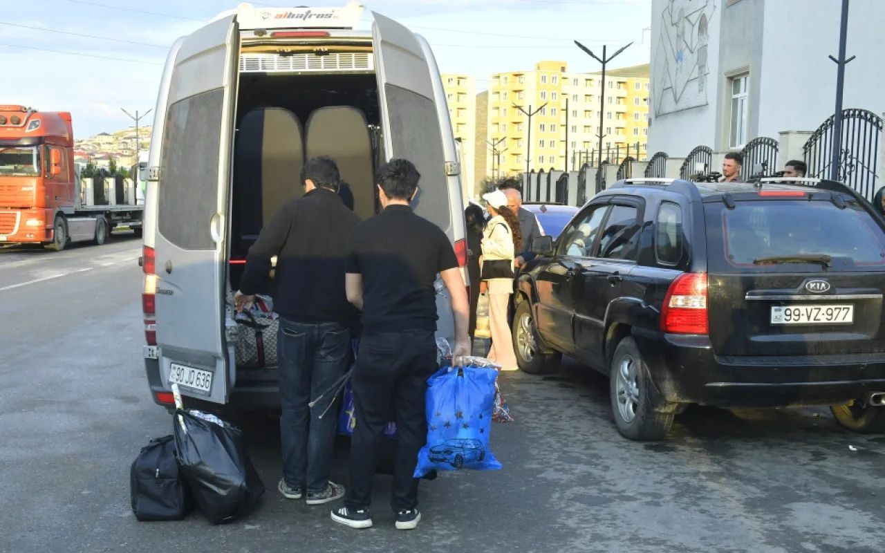 Şükürbəyli kəndinə növbəti köç karvanları yola salındı