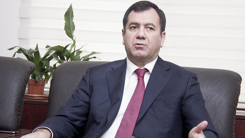 Deputat: "Oğlanların iş tapmasında ciddi problem var"