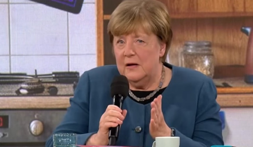 Merkel illər sonra səssizliyini pozdu - FOTO