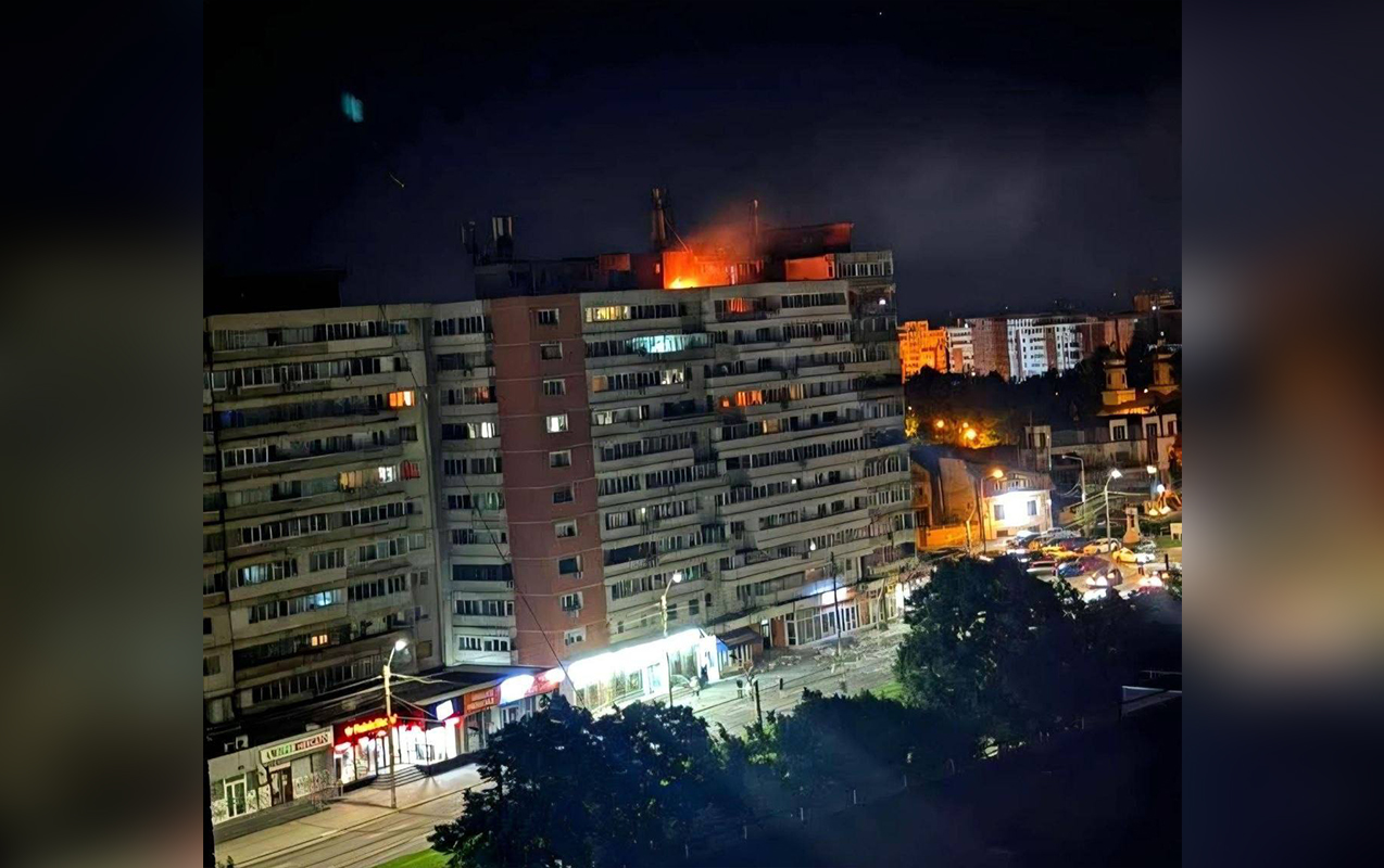 Rumıniyada PUA yaşayış binasına çırpıldı - Yaralılar var-Video