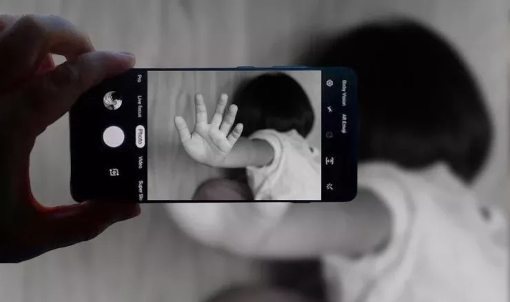 "Tiktok"da 11 yaşlı uşağın əxlaqsız görüntüləri yayıldı, anası saxlanıldı