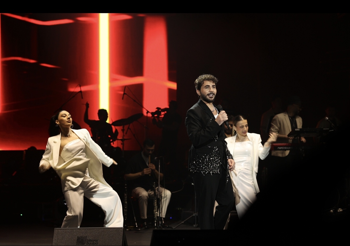 Alqış, həyəcan, anşlaq - Elçin ilk solo konsertini verdi