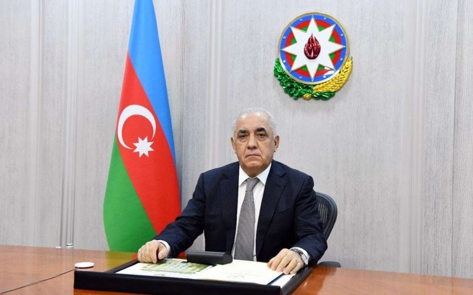 Əli Əsədov yeni qərar imzaladı