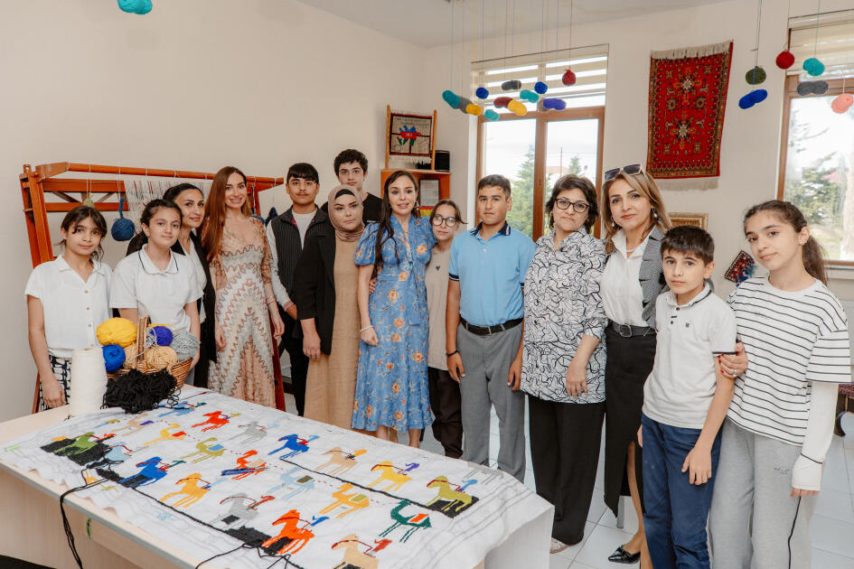 Leyla Əliyeva və Arzu Əliyeva 11 nömrəli inteqrasiya təlimli internat tipli ümumtəhsil məktəbində olublar - FOTO