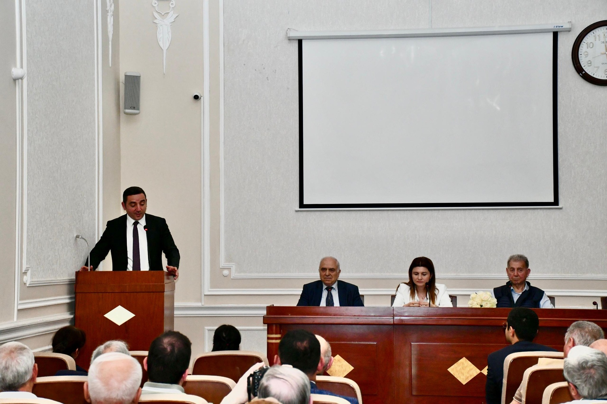 Elçin Vəliyev kollektivə təqdim edildi