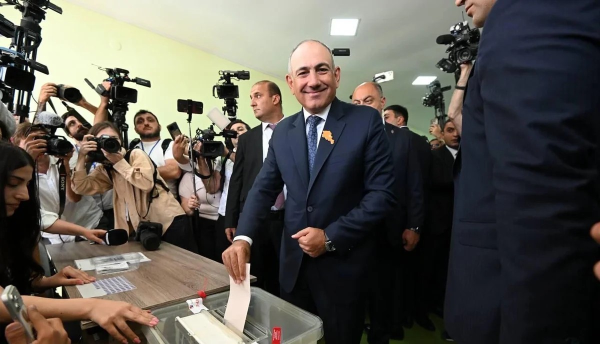 Paşinyan parlament seçkilərində səs verib
