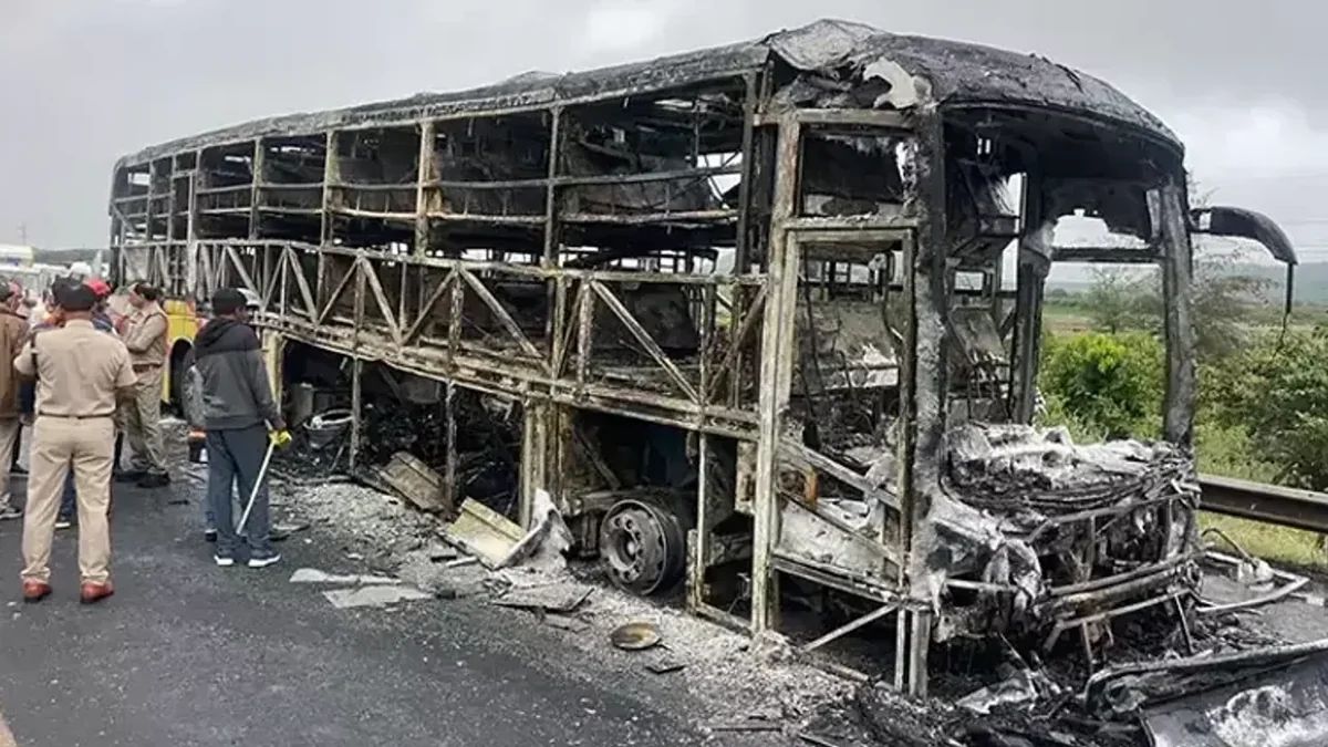 İraqda zəvvarları daşıyan avtobus yandı - 25 nəfər öldü