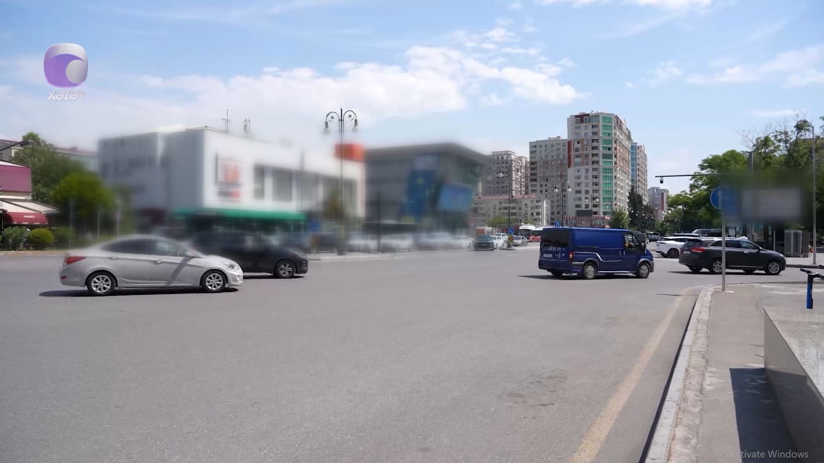 Bakıda piyalara çətinlik yaradan küçə yenilənir - VİDEO