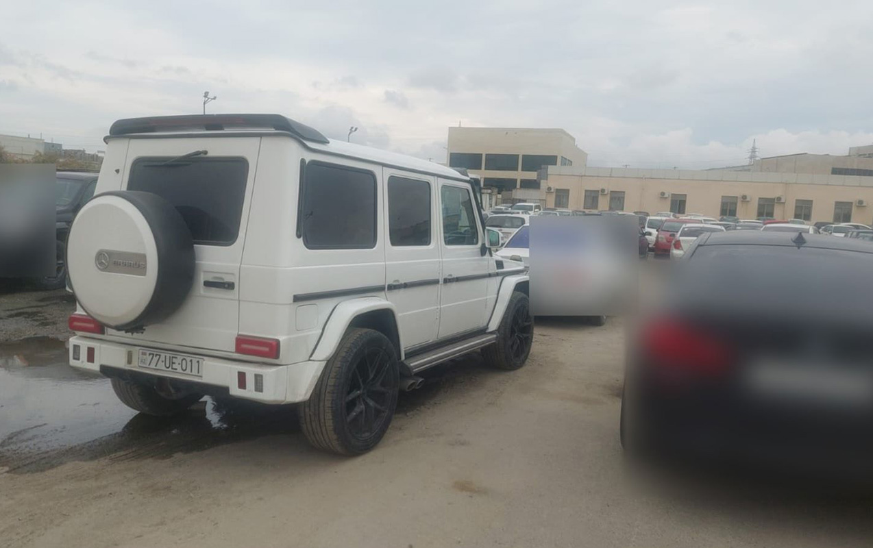 "Kia"nı vuraraq təhqir edən "Gelandewagen"‎ sürücüsü saxlanıldı - FOTO