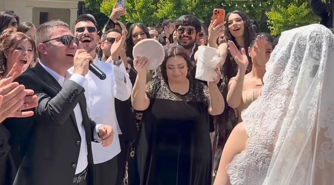 Erməni müğənni oğlunun toyunda "Muleyli"ni oxudu - VİDEO