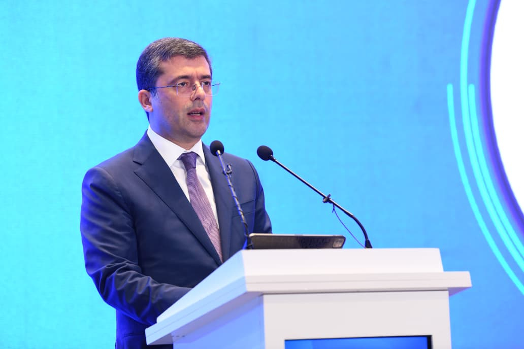 "Erkən yaşlarda tənzimlənməyən sosial şəbəkə istifadəsi problemlərə səbəb ola bilər"