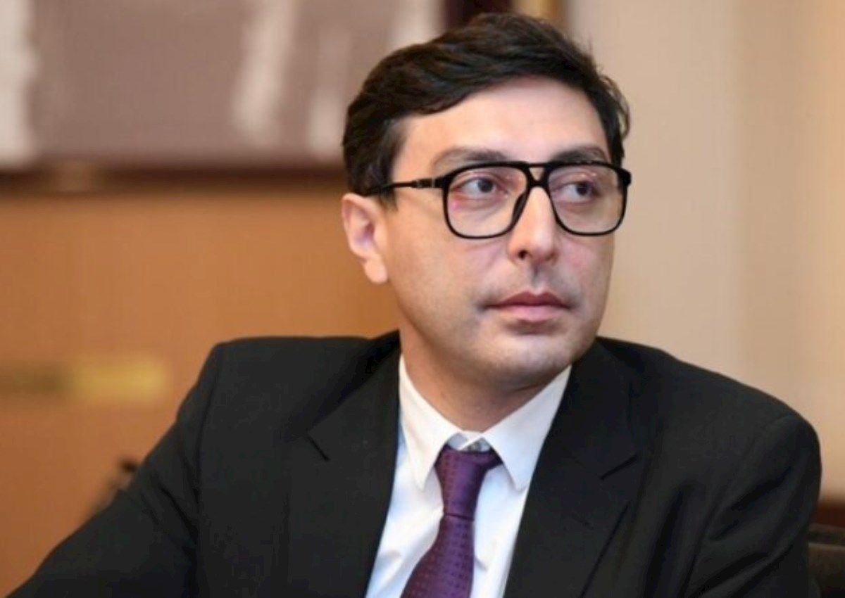 Nazir onu işdən çıxardı