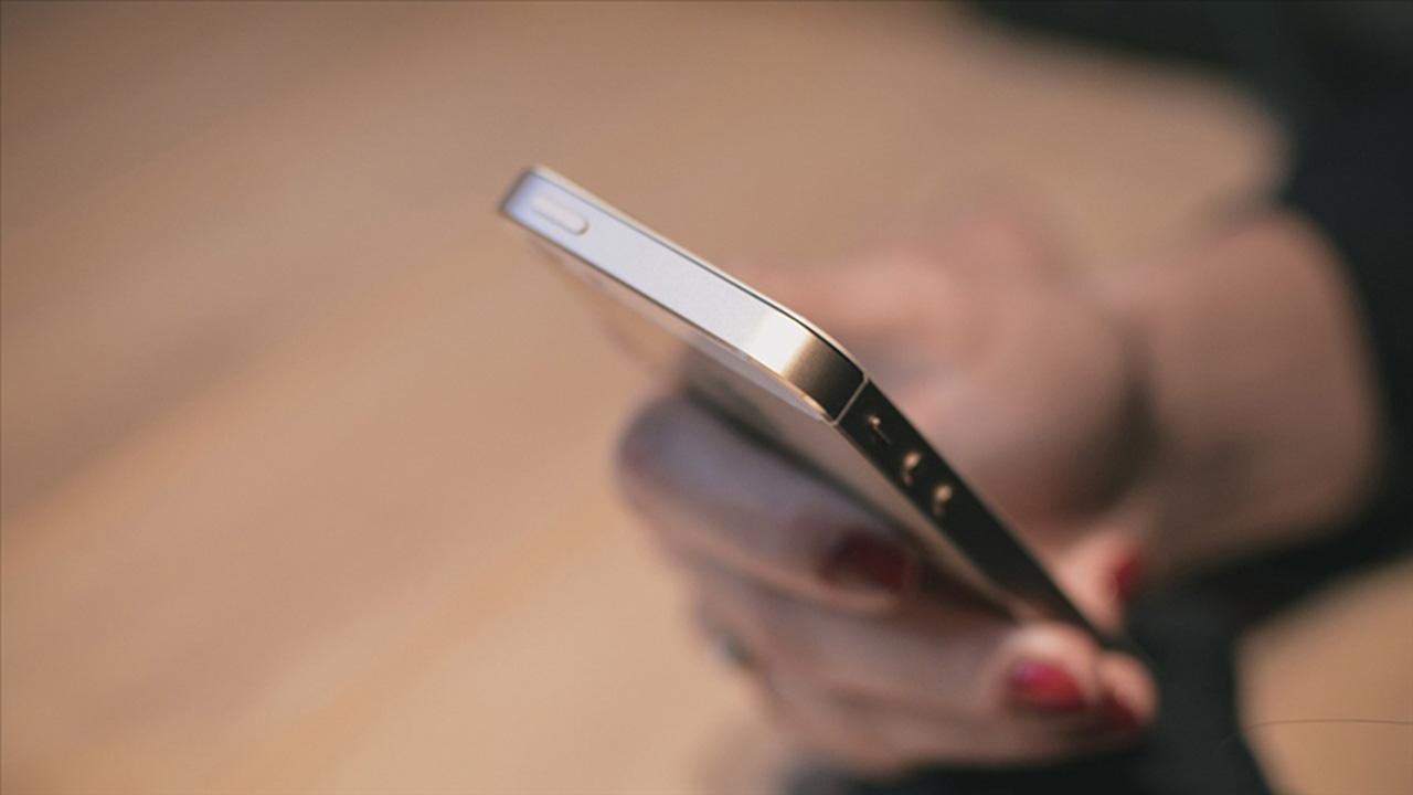 Fransada liseylərdə mobil telefon qadağası genişləndirilir