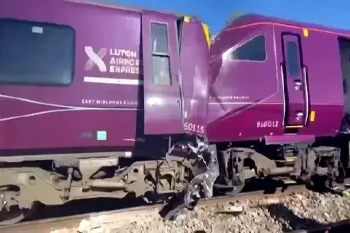 Britaniyada iki sərnişin qatarı toqquşub, maşinist ölüb, 89 nəfər yaralanıb