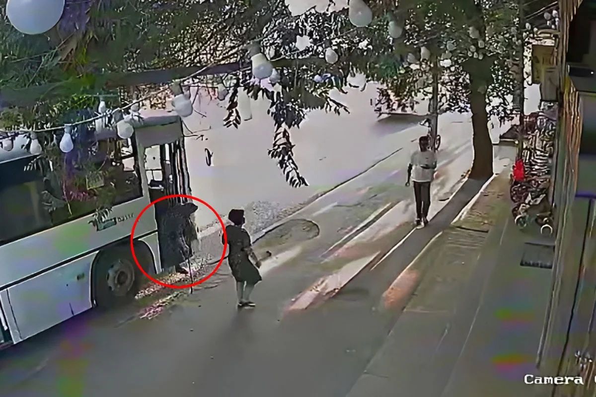 Bakıda dəhşətli qəza: Avtobus yaşlı qadının üstündən keçdi - TƏFƏRRÜAT