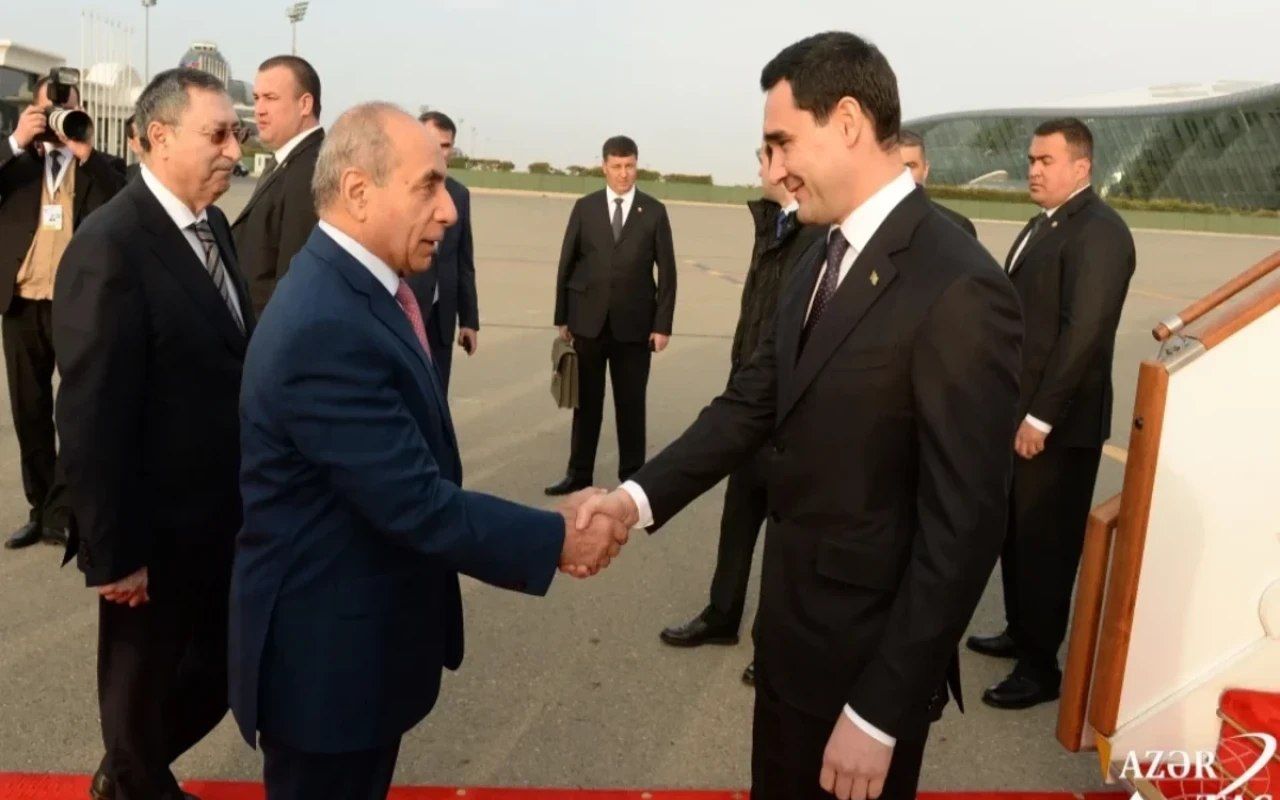 Berdiməhəmmədov Azərbaycana səfərə gəlib