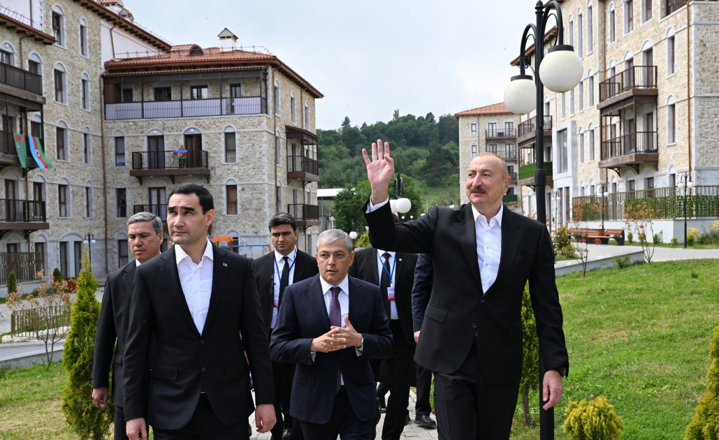 Azərbaycan və Türkmənistan prezidentləri Şuşada birinci yaşayış kompleksində olublar - FOTOLAR