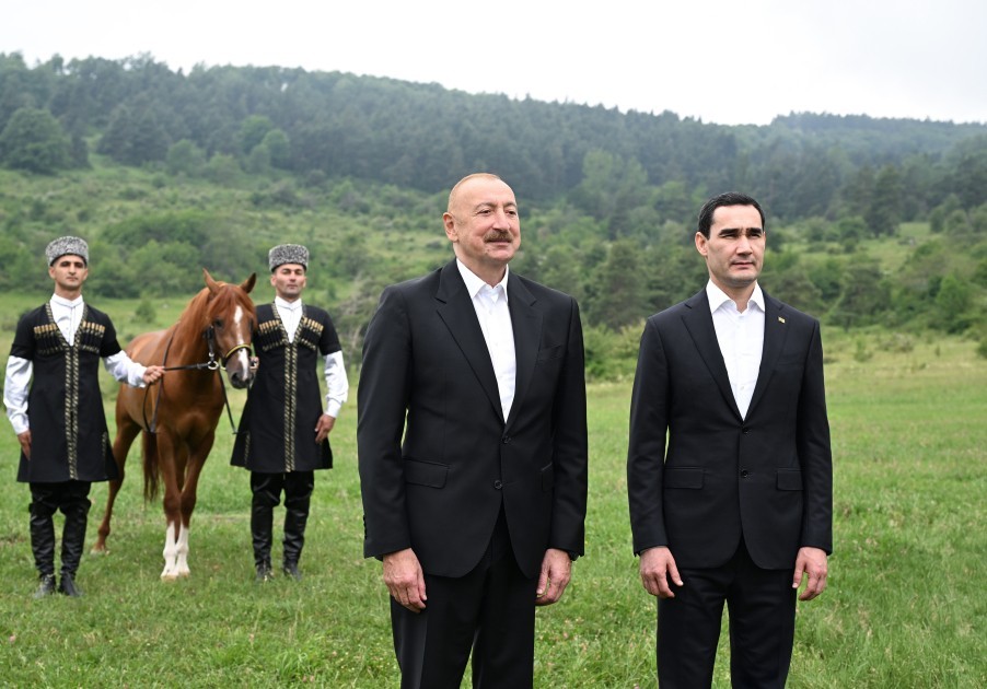 Türkmənistan Prezidentinə Qarabağ atı hədiyyə edildi - FOTOLAR