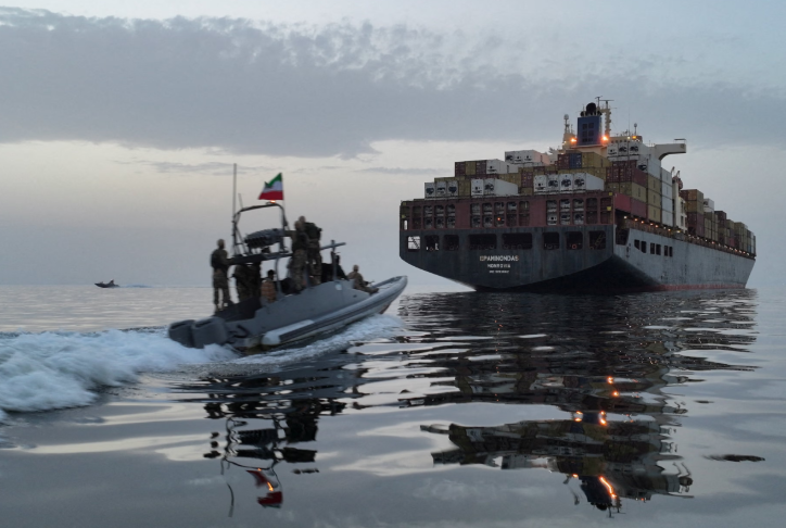 Ukrayna İranda saxlanılan dörd dənizçisini geri qaytarıb