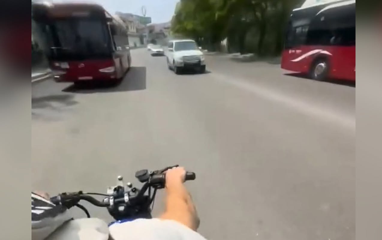 Motosikleti “protiv” sürüb yolda hamıya təhlükə yaratdı - Araşdırma aparılır - Video