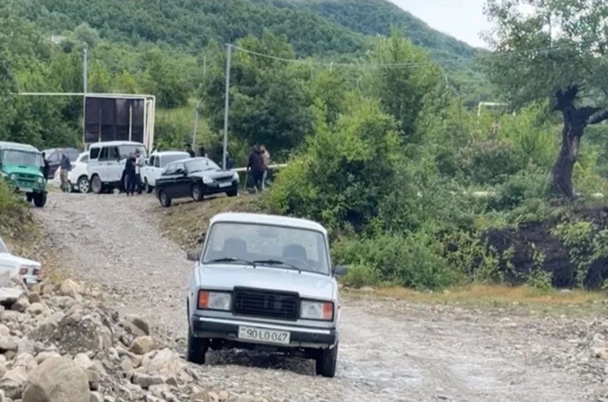 Şamaxının dağ kəndlərinə gedən yol bağlandı - VİDEO