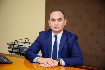 Deputat: Məktəblərdə telefonlarla bağlı qadağa vaxtında atılmış addımdır