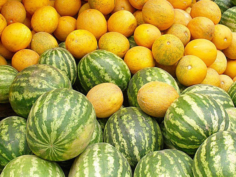 Bazarlarda erkən qarpız və yemiş satılır - Bunlara diqqət edin...