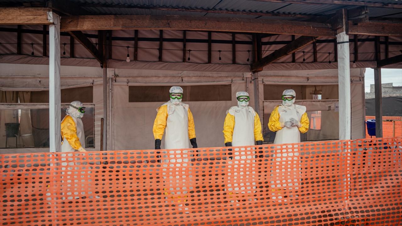 Konqoda Ebola həyəcanı: 300 yoluxmuş şəxs itkin düşüb