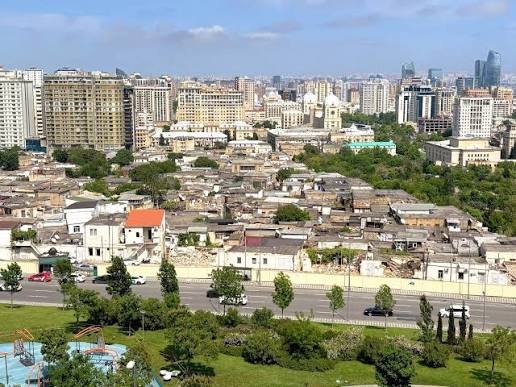 Bakıda ev söküntüsü ilə bağlı yayılan iddialara RƏSMİ CAVAB