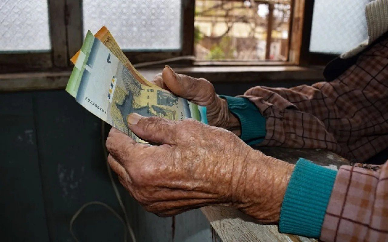 Azərbaycanda qadınların pensiya yaşı artırıldı