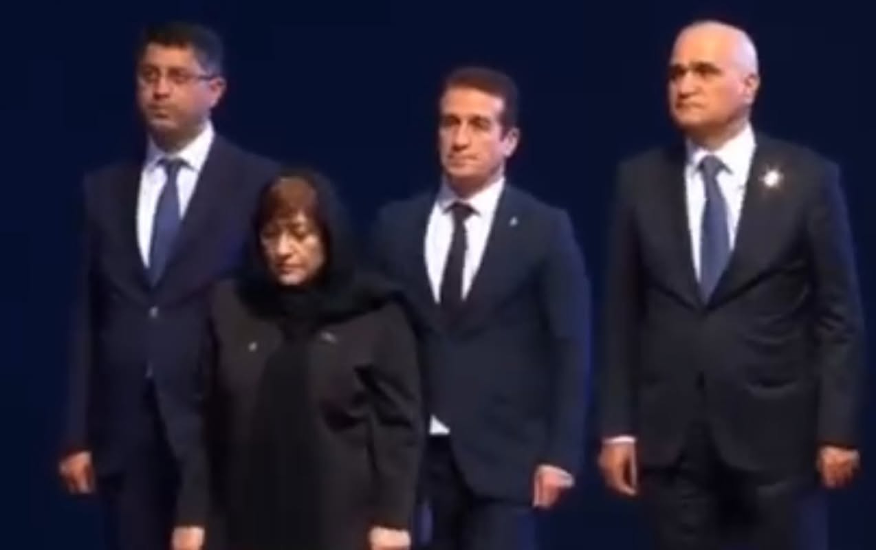 Azərbaycan rəsmiləri Xamenei ilə vida mərasimində - Video