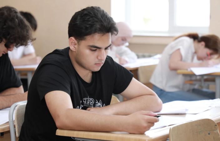 II və III ixtisas qrupları üzrə ali məktəblərə qəbul imtahanı keçirilib