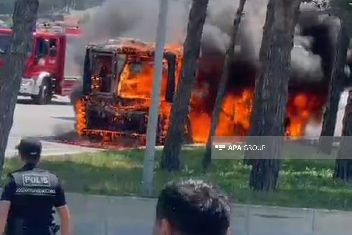 Bakıda avtobus yandı - ANBAAN VİDEO