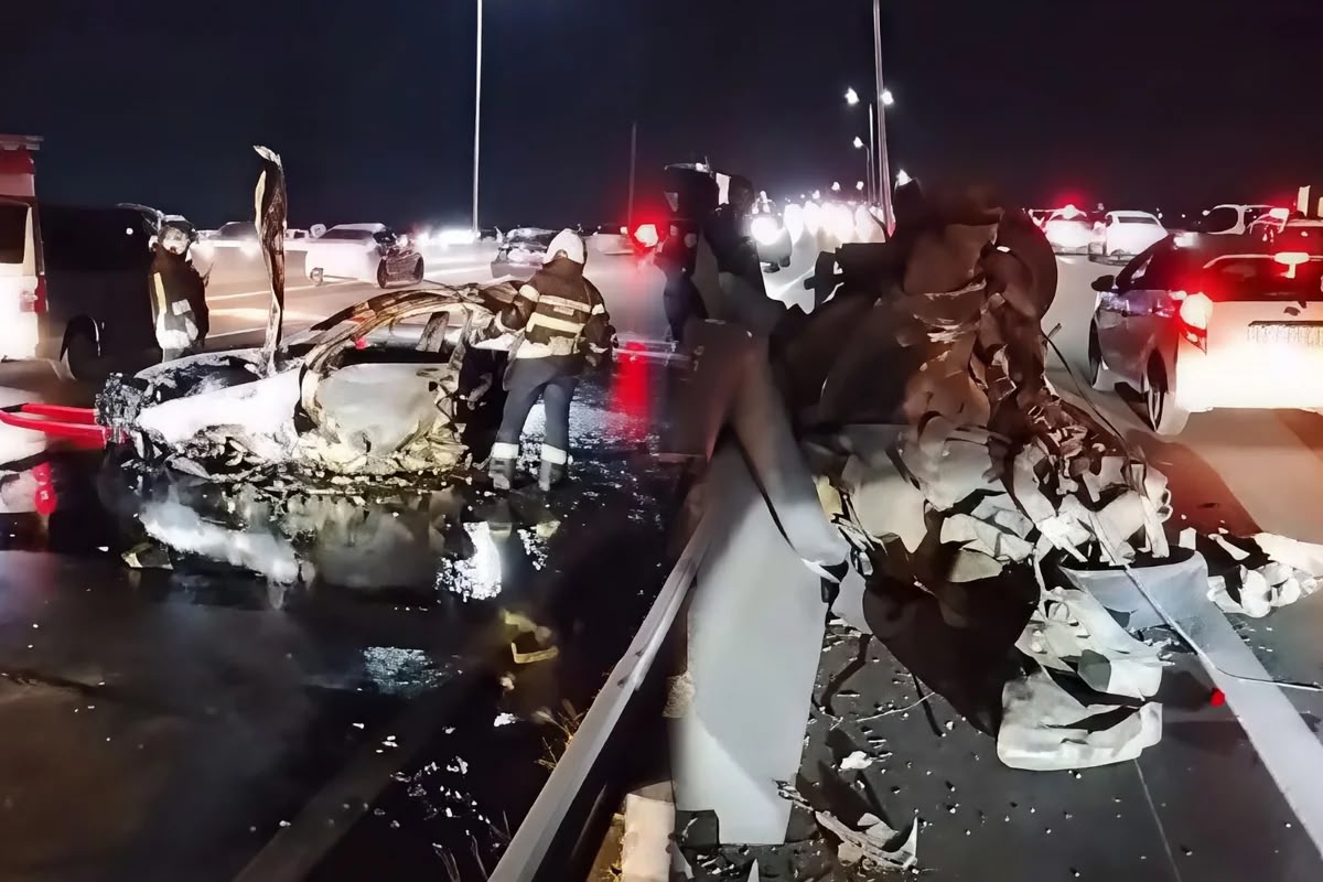 Bakıda ağır qəza: Avtomobil iki hissəyə bölündü - VIDEO