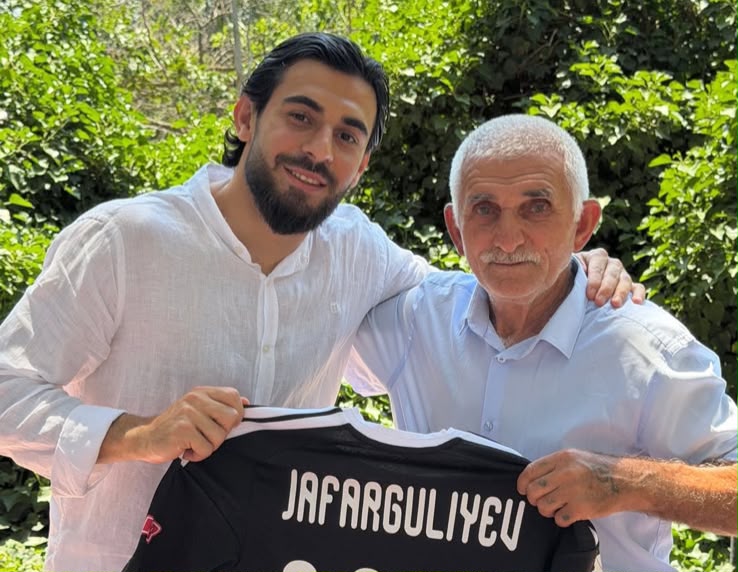 Elvin Cəfərquliyev yaşlı azarkeşlə görüşdü - FOTO