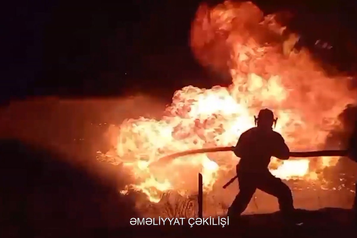 Bakı-Quba yolunda yanacaq maşını aşdı, yanğın baş verdi - VİDEO