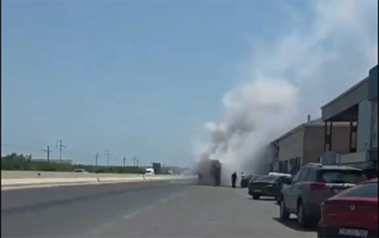 Bakıda yenə avtobus yandı - Bu dəfə Lökbatanda - Video