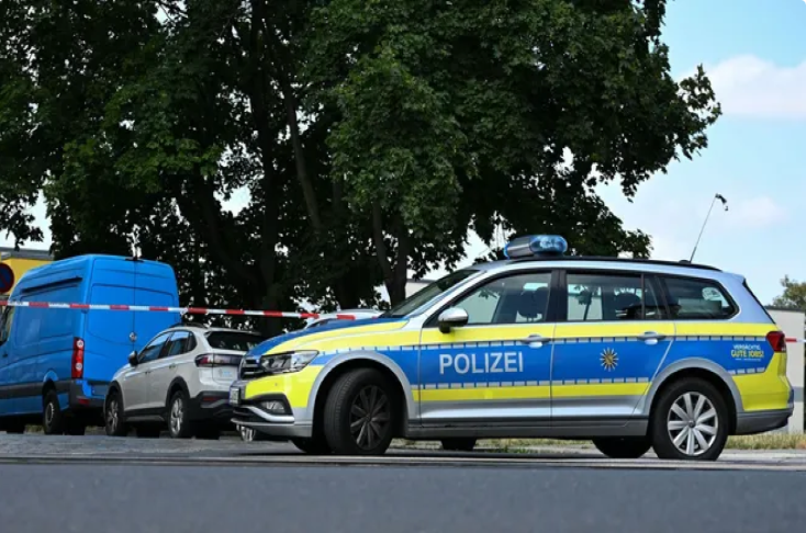 DPA: Drezdendə silahlı şəxs polislərə atəş açıb