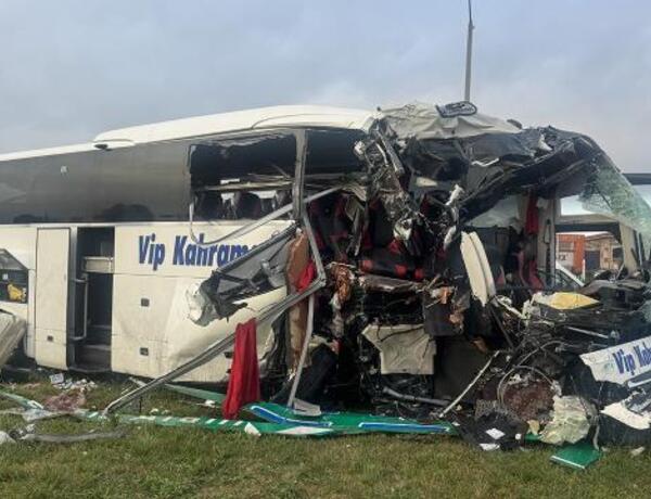 Türkiyədə tələbələri daşıyan avtobus qəzaya uğrayıb, 19 nəfər xəsarət alıb