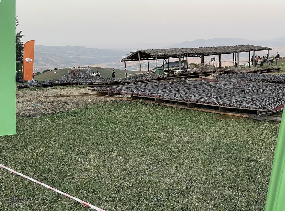 Milli Yaylaq Festivalında taxta konstruksiya aşdı - TƏBİB yaralıların vəziyyətini açıqladı