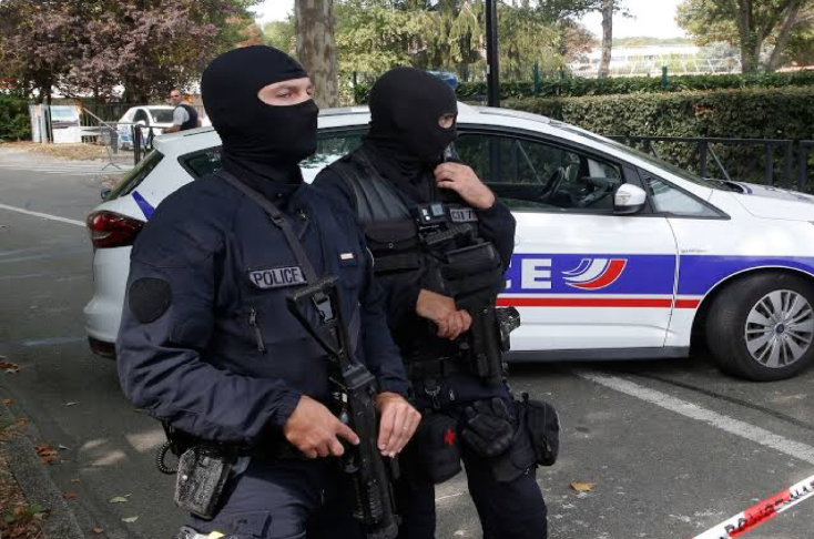 Parisdə bıçaqlı hücum nəticəsində üç qadın yaralanıb