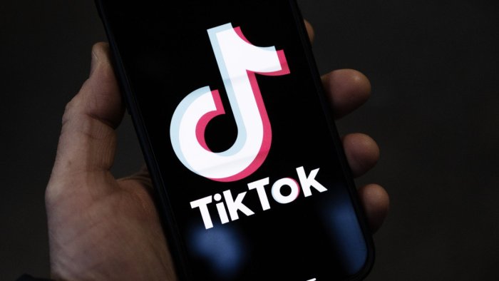 TikTok-da baxış yığmaq xəstəliyi həbslə yekunlaşır - Psixoloqdan açıqlama