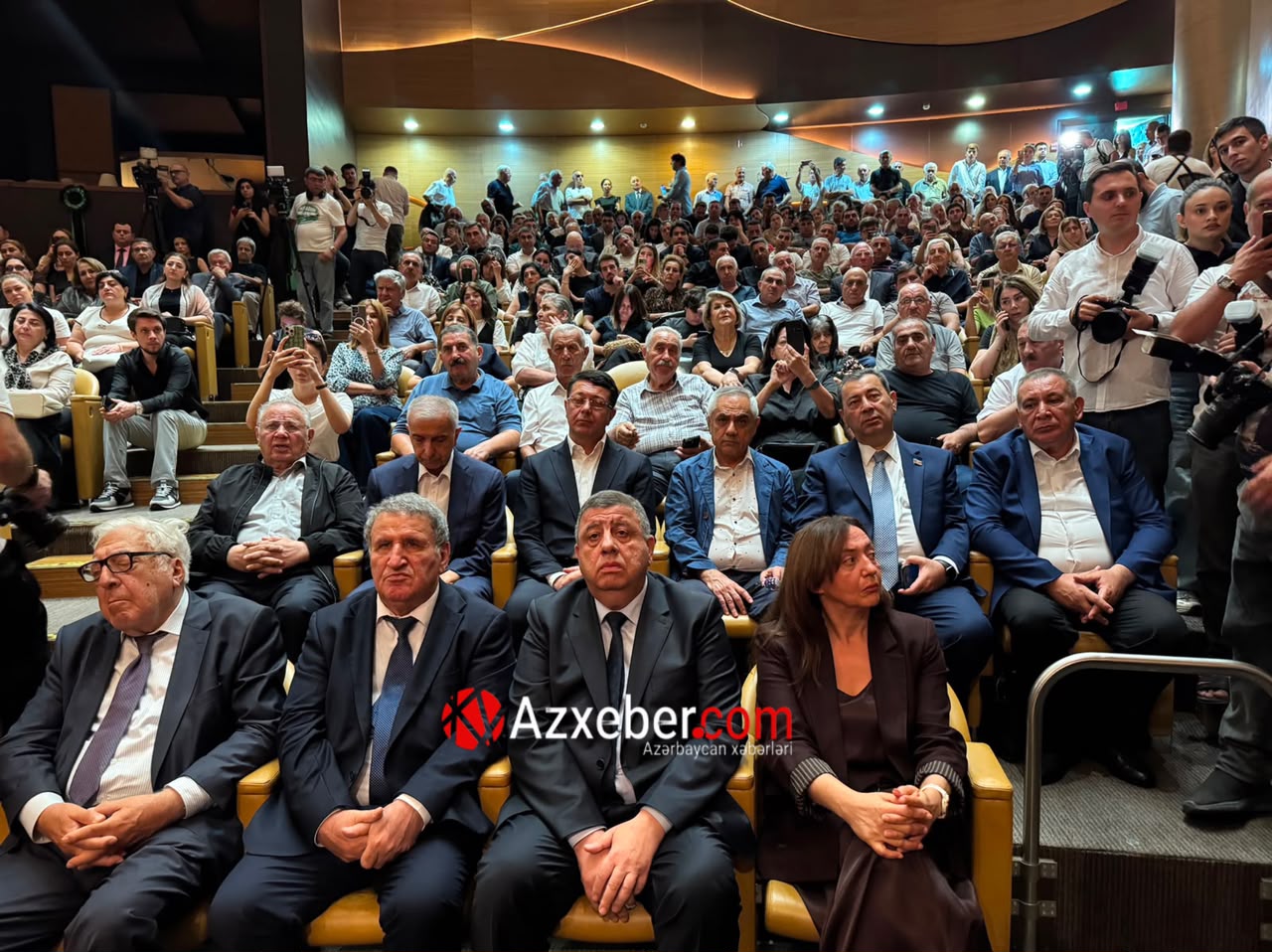 Nəriman Həsənzadə ilə vida mərasimində onlar iştirak etdilər - FOTOLAR