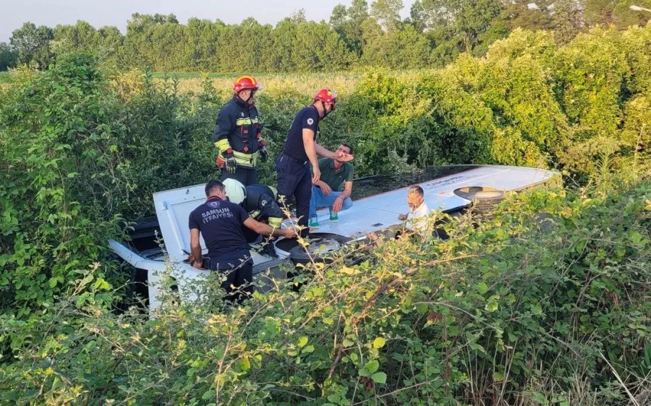Türkiyədə sərnişin avtobusu qəzaya uğrayıb, 21 nəfər xəsarət alıb