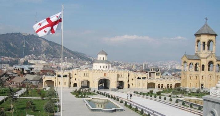 Gürcüstanda dövlət universitetlərində təhsil tamamilə ödənişsiz oldu - Azərbaycanda da ola bilər?
