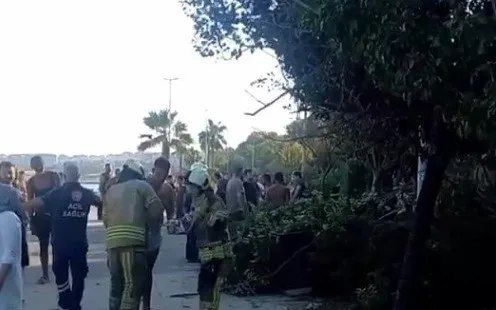 İstanbulda torpaq sürüşməsi oldu - Uçqun altda qalanlar var