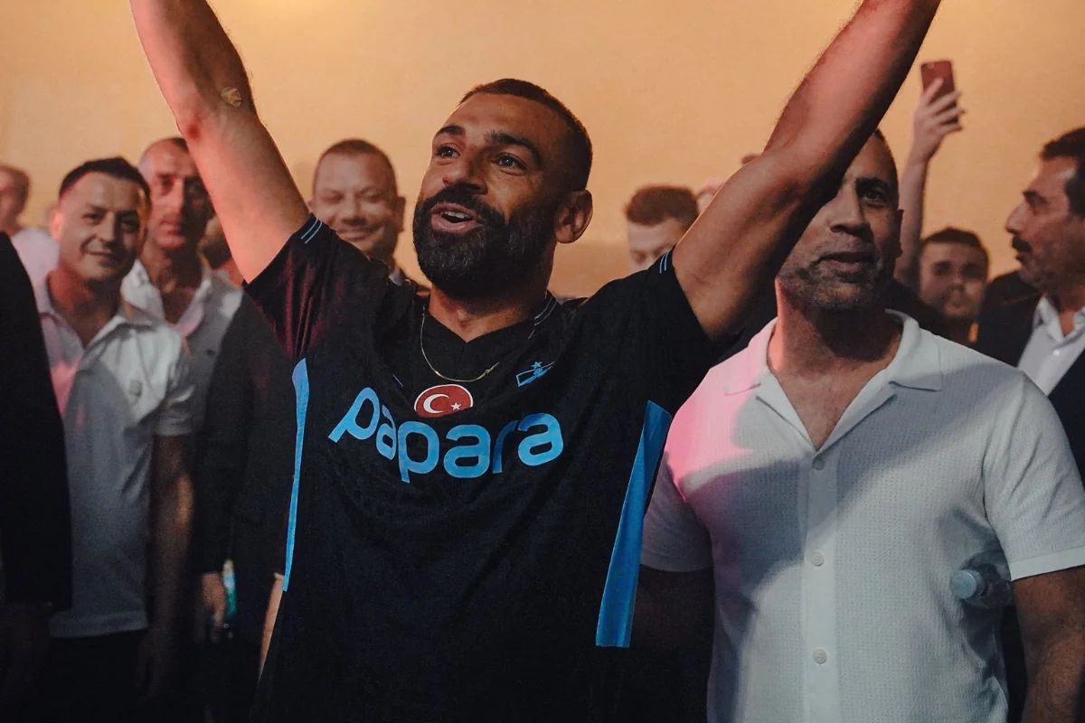 Məhəmməd Salah Trabzona gəldi̇: On minlərlə azarkeş hava limanına axışdı