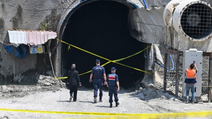 Türkiyədə su tunelində uçqun: Ölən var