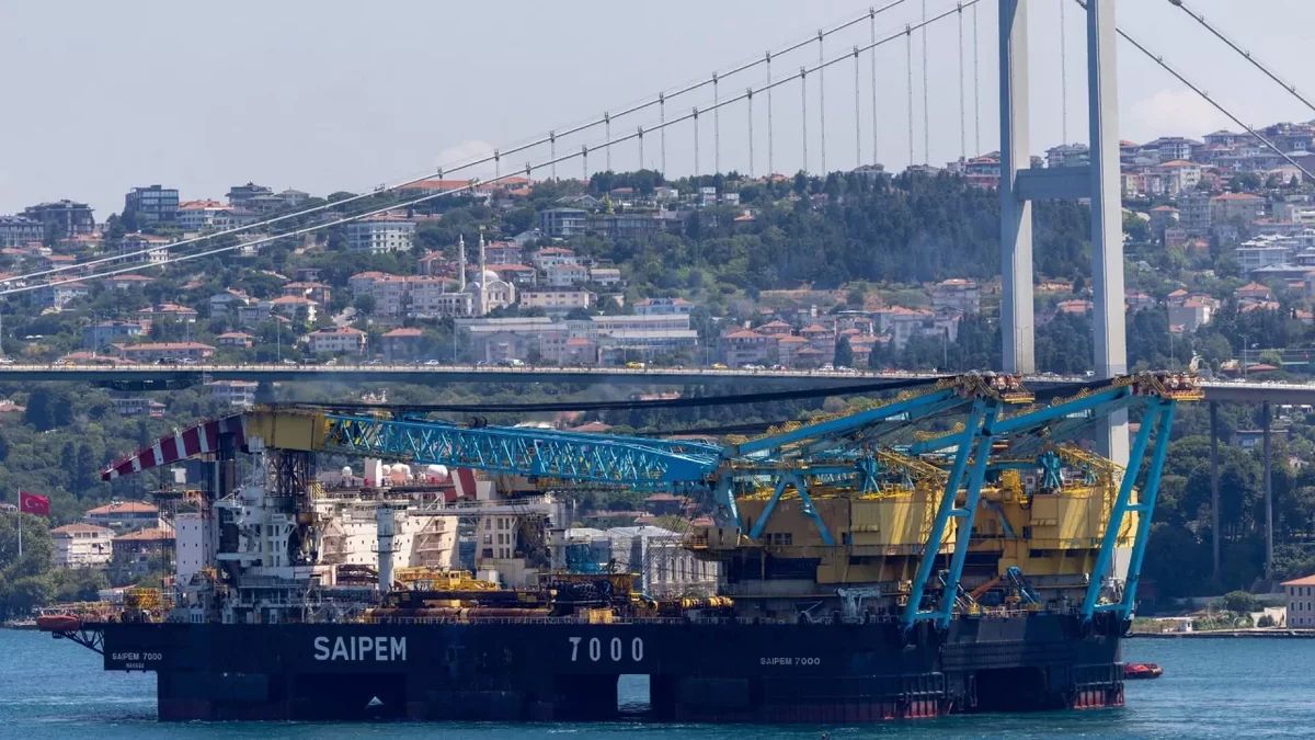 Türkiyə boğazlarından Qara dənizə keçən gəmilərə məhdudiyyət qoyulub?