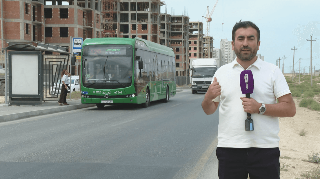 Sürücülər çətin vəziyyətdə: yol dar, hərəkət intensiv - VİDEO